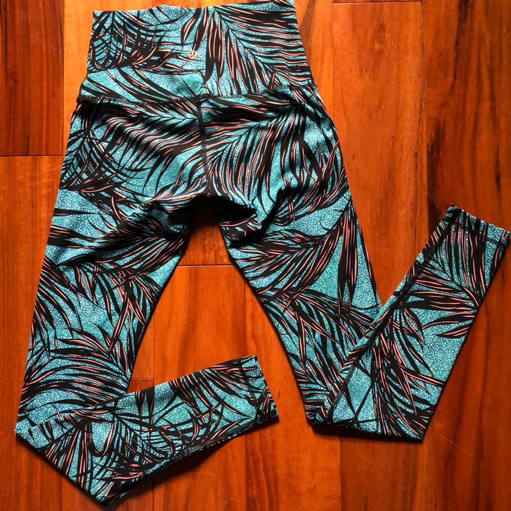 Lululemon wunder under Limited addition yoga pant.